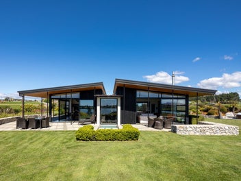 Estuary Views. Exceptional Living