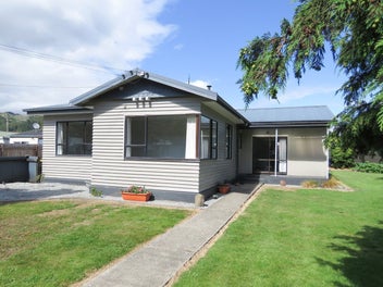 Space, Sun, and Versatility in Reefton