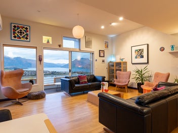 Art Deco Meets Oh-My-Goodness Views