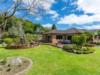 HIGHLY SPEC'D - WAIKANAE GARDEN AREA