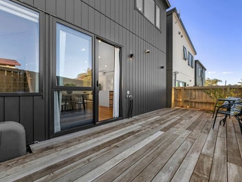 Best Value Luxury Standalone in Macleans Zone!