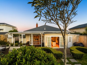 All-Day Sun, Panoramic Views and Family Space