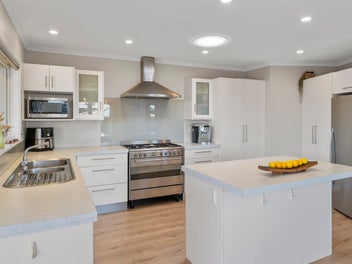 Fantastic Five Bedroom Family Home