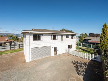 Estate Sale – Space, Outlook & Huge...