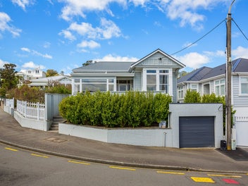 Classic Villa With Contemporary Style