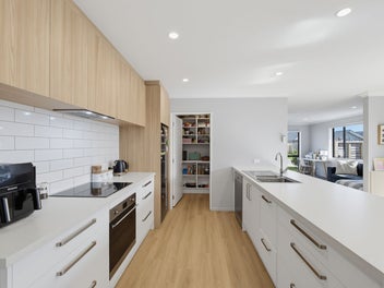 Sunny, Spacious & Ready to Enjoy