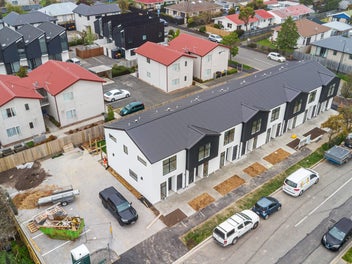 City Fringe Location with Genuine Outdoor Living