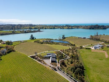 Estuary Views. Exceptional Living