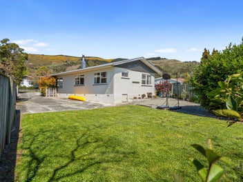 Sun-Filled Living | Standout Garaging