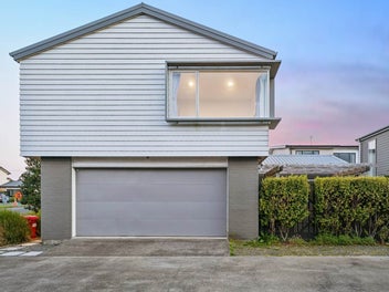 Spacious Freestanding Family Home in Silverdale