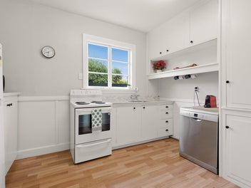 Charming Abode at 18 Conway Street, Somerfield