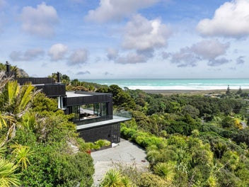 Coastal Luxury meets Architectural Brilliance