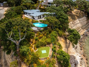 4,889 sq m Waterfront Peninsula