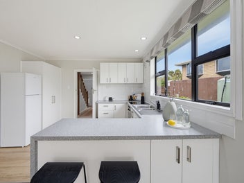 Spacious and Sunny, Permanent or Holiday Home