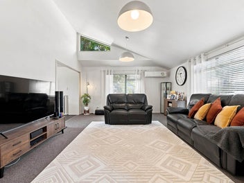 Ellerslie Sun-Drenched Family Sanctuary