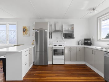 Fresh look, handy location, ready for you!