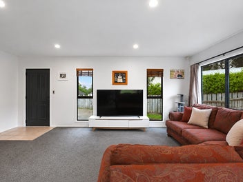 Room for the Family, Close to Town