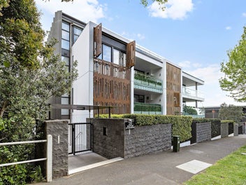Luxury Three-Bedroom Living in Parnell