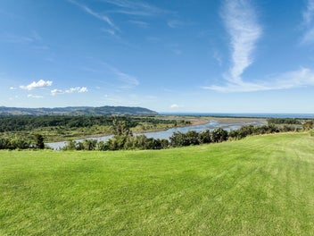 Spectacular views, exceptional privacy