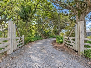 Country Charm, Heritage & Lifestyle