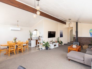 Retro Charm, Modern Comfort & Garaging Galore!