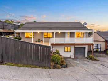 Bright, Spacious & Coastal Living