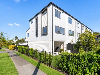 Freehold & Two Carparks - Ellerslie Connected