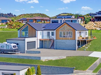 An Elevated Retreat with Harbour Views