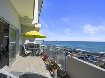THE PENULTIMATE PENTHOUSE - QUARTERDECK APARTMENTS