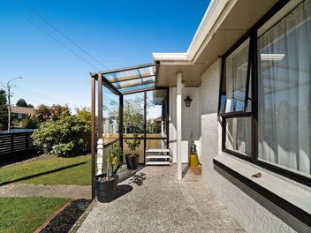 Sunny Halfway Bush Home on a Flat Section