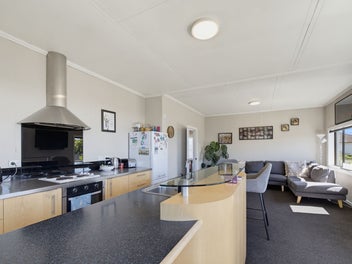 Three Double Bedrooms & Great Outdoor Living!!