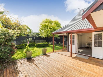 Central Living with Space for Everyone