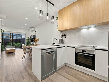 Freehold Gem in Great Location