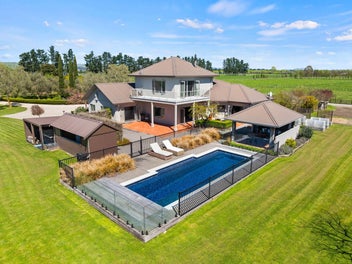 Tararua Views & Lifestyle to Love