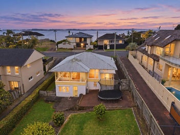 Macleans College Zone – Walk to the Beach
