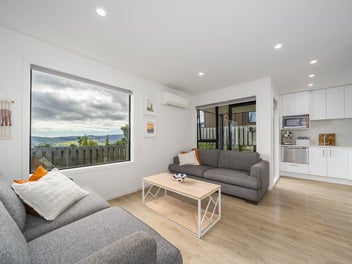 SUN, VIEWS, MODERN & READY FOR SUMMER!