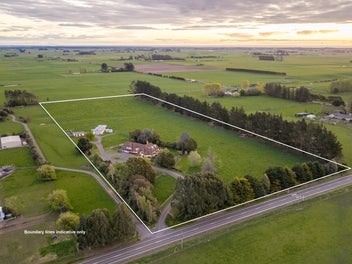 Impressive 5-Bedroom Life-Styler - 6Ha