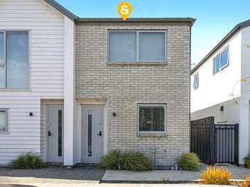 Location Location, Executive and Affordable!