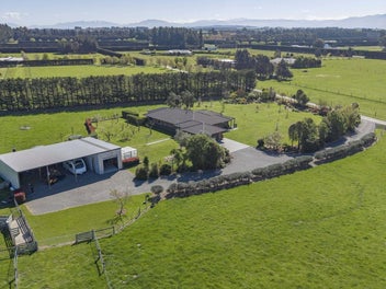 5.1ha, Substantial Shedding, Minutes to Town