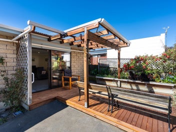 Renovated Downsizer in Kenmure