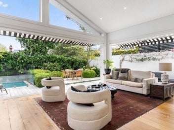PONSONBY SOPHISTICATED CHARMER