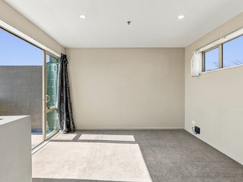 Easy Living, Easy Buying!