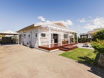 Executive City Fringe Elegance