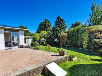 Privacy, sunshine, garaging
