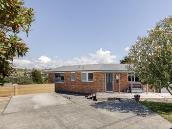 Iconic 60s Brick Suntrap, Renovated & Ready