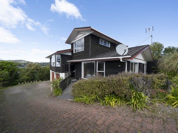 FAMILY SIZE & FIVE BEDROOMS