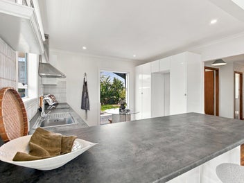 SUNNY SIDE UP | Easy Living, Inside & Out