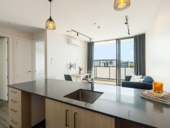 MODERN, SUNNY & MOVE-IN READY