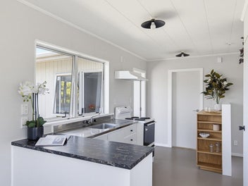 Beachside Living - Endless Summer Memories