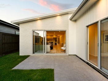 Two Ensuites, One at Each End